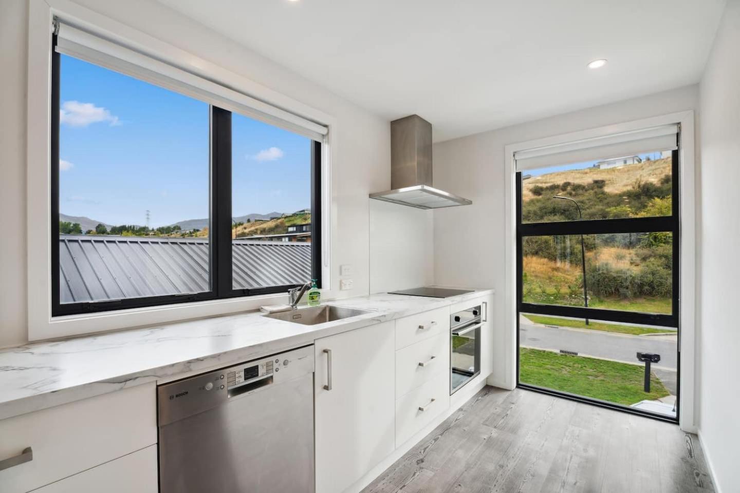 Modern Apartment With Coronet & Remarkables Views Queenstown Buitenkant foto